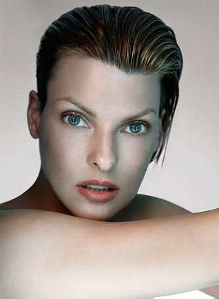 A Linda Evangelista le funciona Germaine de Capuccini